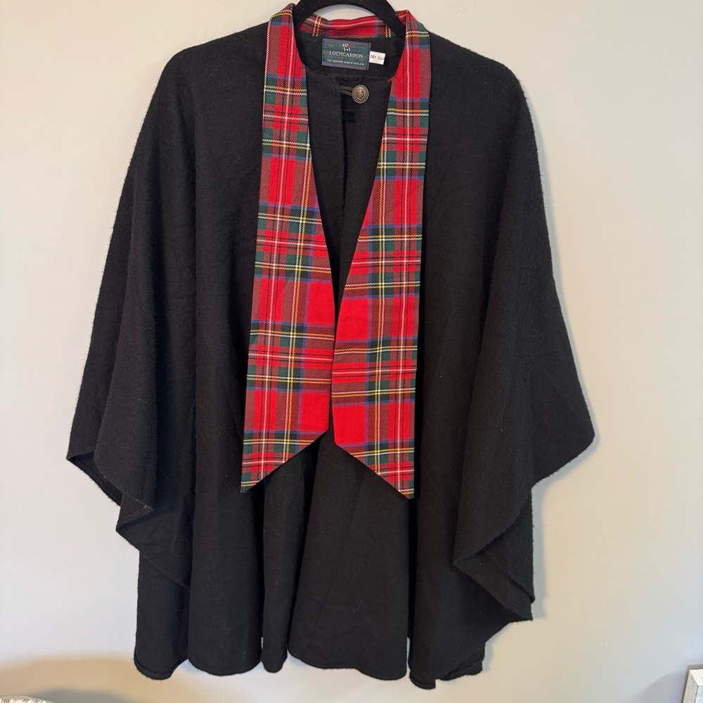 LOCHCARRON of SCOTLAND Women's Cape Black WOOL with Red Plaid Accent ONE SIZE